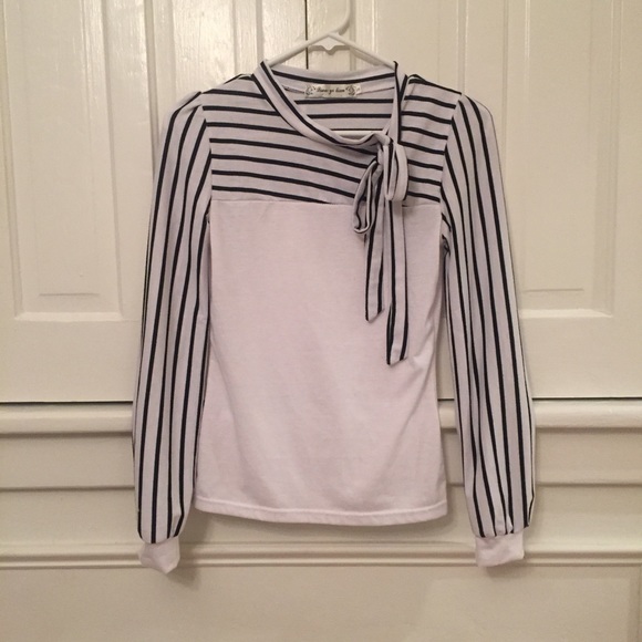 Forever 21 Tops - 🌸3/$15 or 5/$25 Lian yi lian Top